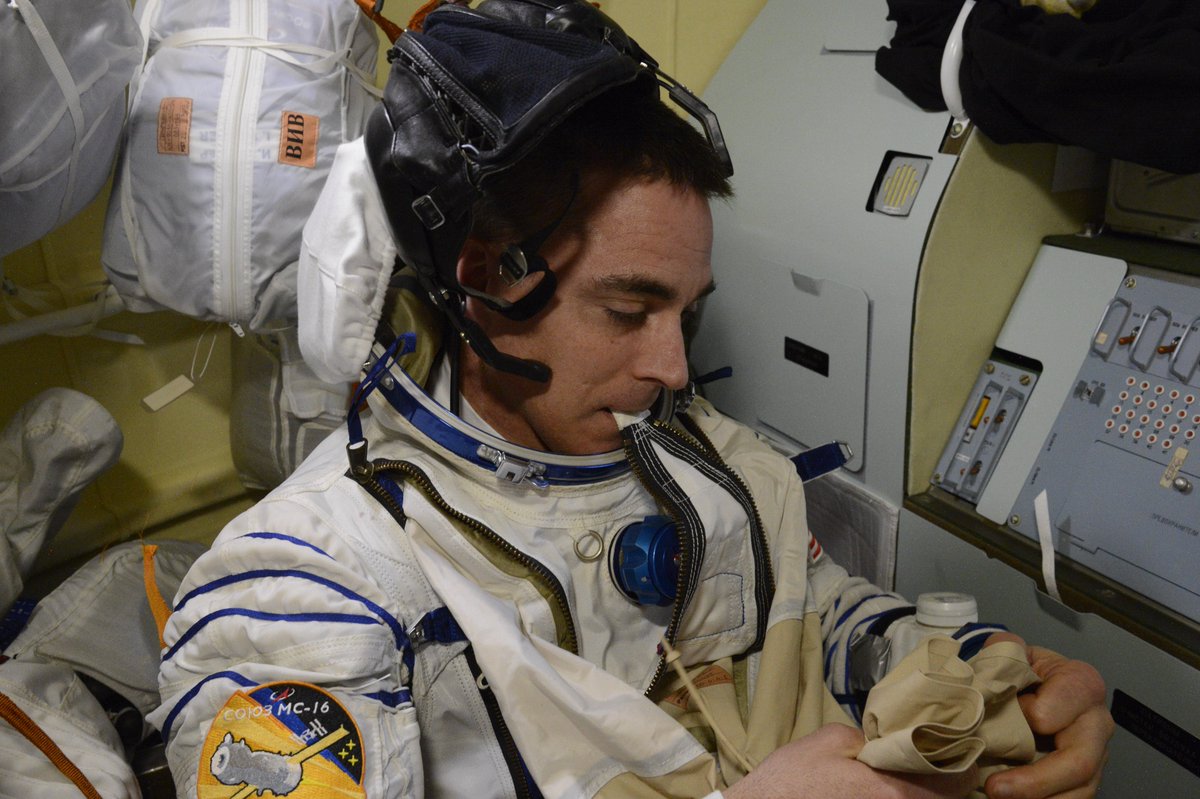 Astro_SEAL's tweet image. Getting suited up for return!