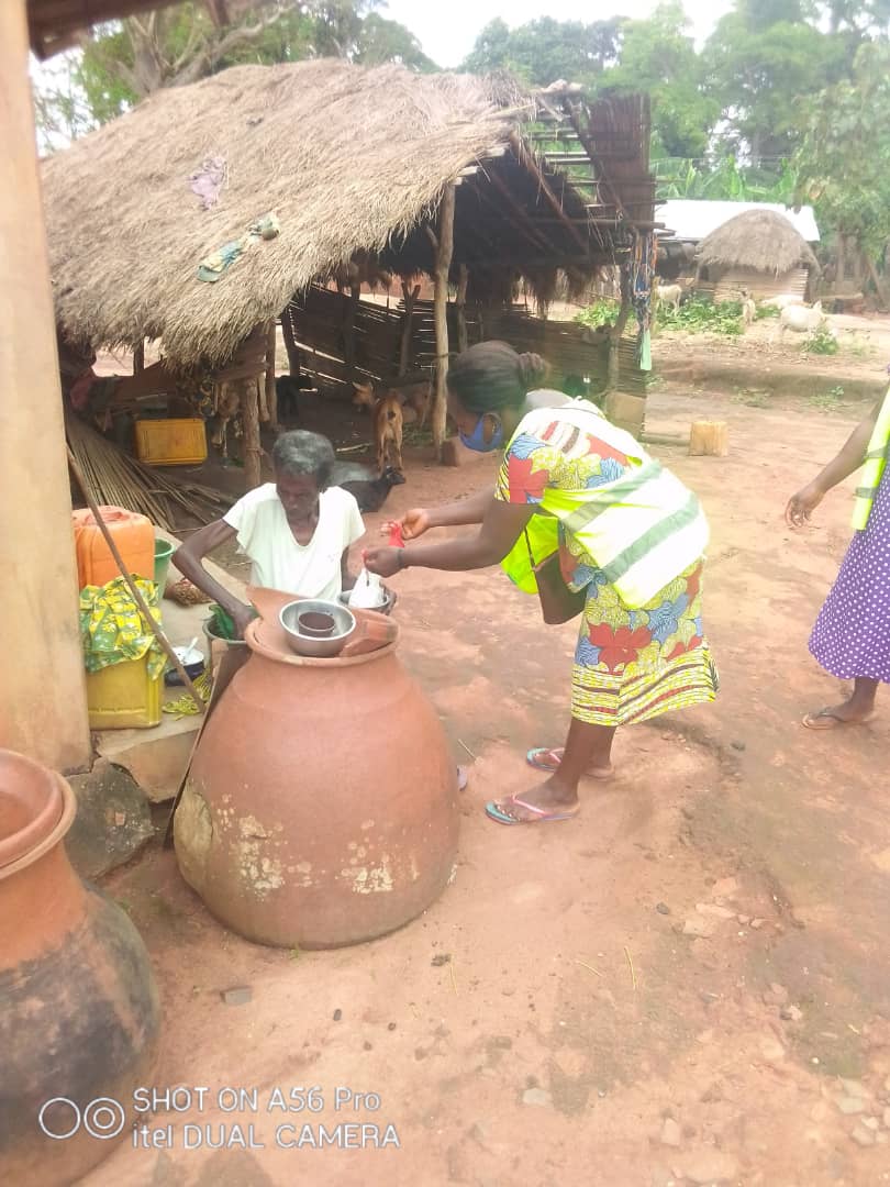 anvt_togo's tweet photo. Ce 21 octobre, la population des cantons de Kovié, Alokouégbé, Bolougan a été sensibilisée sur les gestes barrières liés à la covid-19.
2457 personnes touchées soit 1228 femmes, 1206 hommes et 23 personnes handicapées par cette action.
#VEC
#CRVMaritime
#PAPV
#UE
#ANVT https://t.co/uwYM6xj2h0