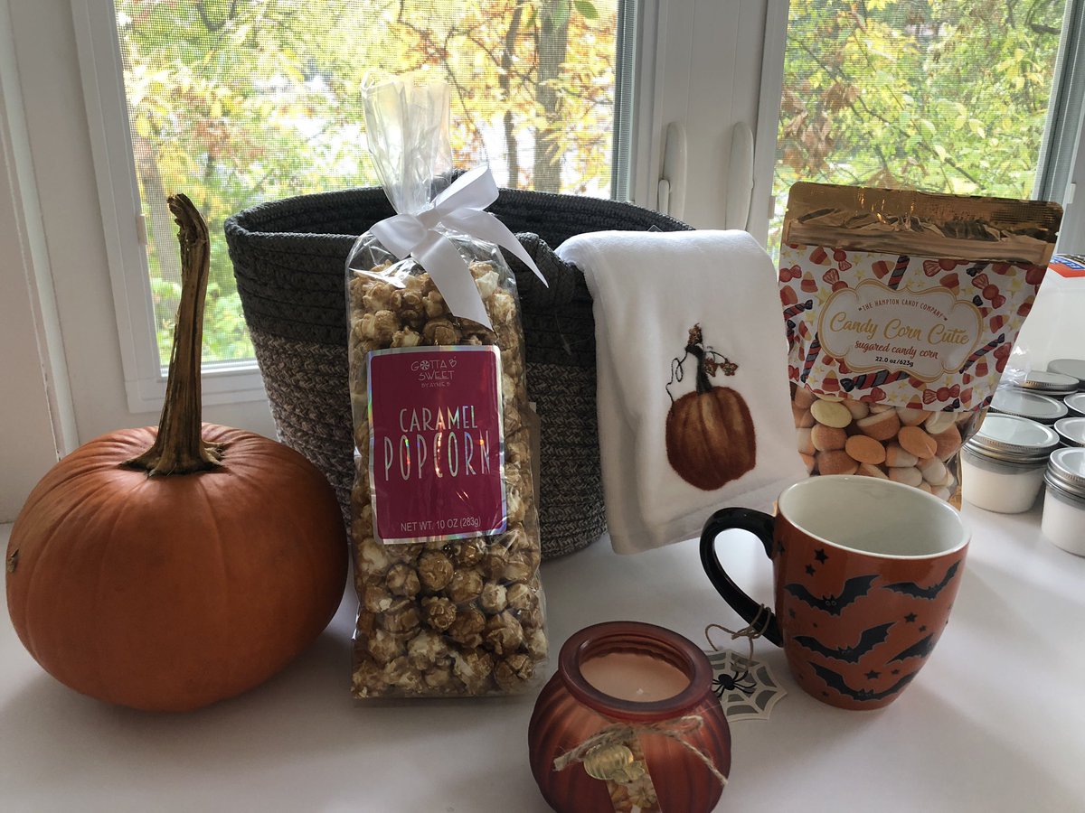 HorizonsatDCD's tweet photo. Here’s a sneak peak of what we will be giving out at our Halloween event this Saturday! Stop by from 12-1:30 p.m. to pick up some goodies, take photos and have fun! #horizonsatdcd #inspirebuildtransform https://t.co/pNm68Tu6er