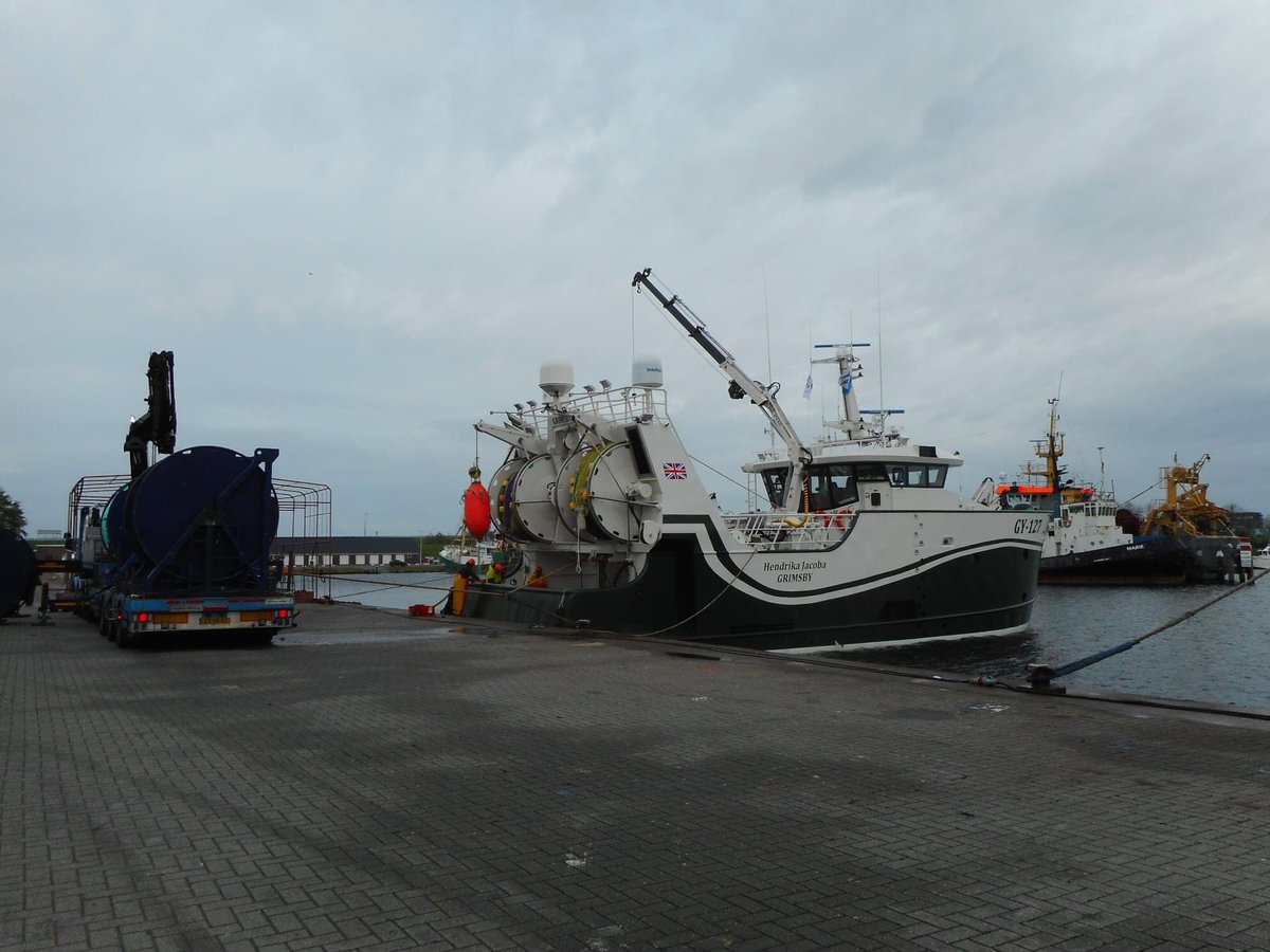 AlbertVCU's tweet photo. Laatste loodjes vd nieuwbouwer #Hendrika-Jacoba” in Stellendam #GY127 https://t.co/PvWkp7niIW