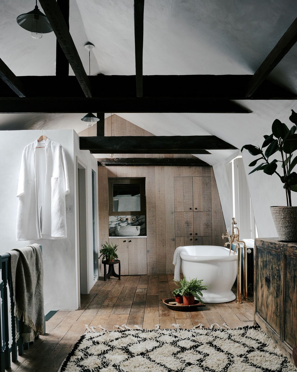 dreambuildersny's tweet photo. Would you like to steal this look? 🛁 https://t.co/Lc6OvQBnr0 @Remodelista 

#homeinspo #bathroom #ensuite #dreambig #dreamhome #dreambuilders https://t.co/pgWk4Mc0gQ
