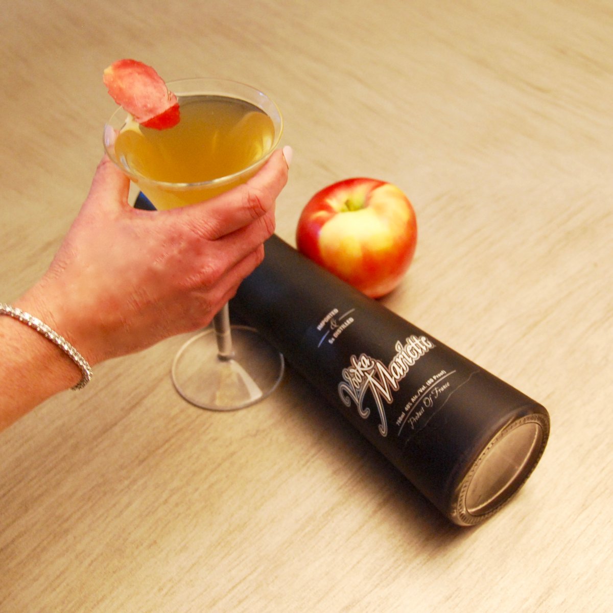 National Apple 🍎Day!  Indulge a little with an apple martini🍸.  Add 1.5 oz Vodka Mariette, 3 oz apple 🍏juice, dash of vanilla extract to cocktail shaker.  Pour into martini glass &amp; top with sparkling wine.  Go to VodkaMariette.com for more recipes.⁠