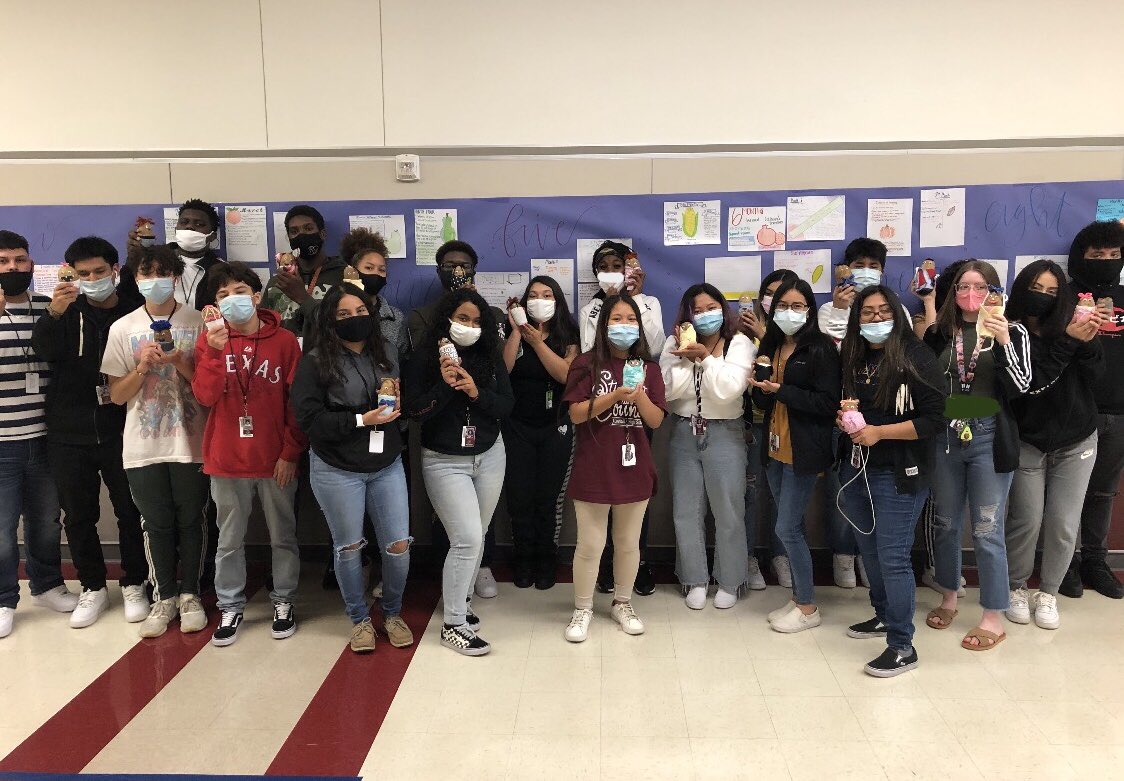 MsSC_LHS's tweet photo. Some #proudpotatoparents in Human Development today! Students gave potato babies their first bath and got them dressed and ready for the week!
#LHSHumanDevelopment #protectthepotatoes https://t.co/hHtIQ1yxzM