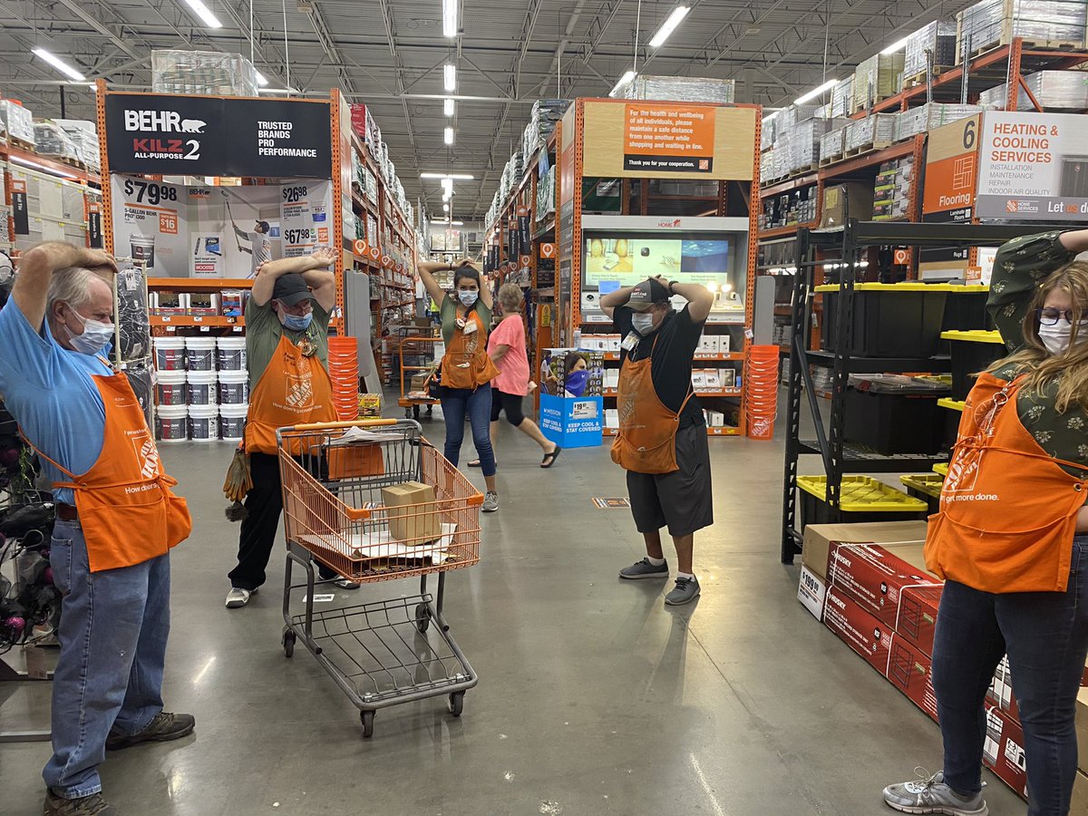 pcwallace93's tweet photo. Good afternoon, just gathered our mid and closing associates for our evening safety meeting and to get a jump on store standards so the whole store is on the same goals. #D79safetyfirst @maxey_488 @NoraSerrano345 @AngelaDesJardi5 @FulfordUlanda @JohnathanJ_713 https://t.co/ofeIAUJQIm