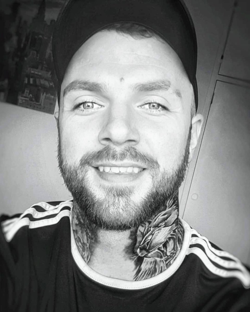 RabHuxley's tweet photo. Neck tattoo started #tattoo #necktattoos #necktattoo #throattattoo #myticalgod #spartans #ink2020 #zeus⚡️ #zeus #zeustattoo #zeusmethod #godofthunder #greekmythology #greekgodstattoo #greekgod @mike_g_tattoos #northernireland #tattoconvencion #art #tattooart #insta_ni https://t.co/WwBK3a37Hv