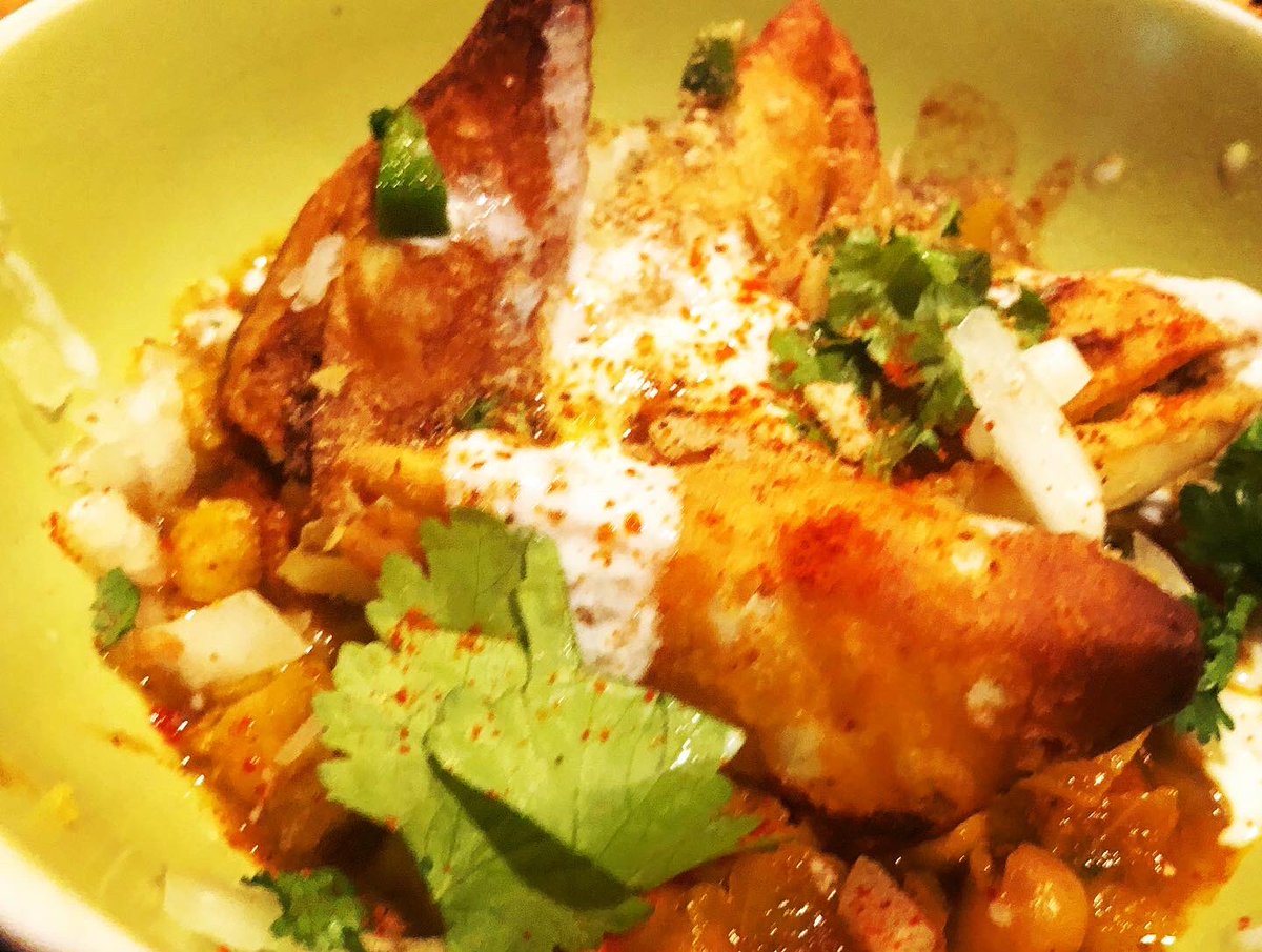 HtSwtSpcyRecipe's tweet photo. #deliciousmess.....When the craving for chaat hits you ....and you don’t mind making everything from scratch for the whole enchilada or technically for the tangy, crunchy & spicy #samosacholechaat ;)
#cookeatenjoyhotsweetspicy #hotsweetspicyrecipes
https://t.co/kCDjNq5rd9 https://t.co/78UuEjcsoH