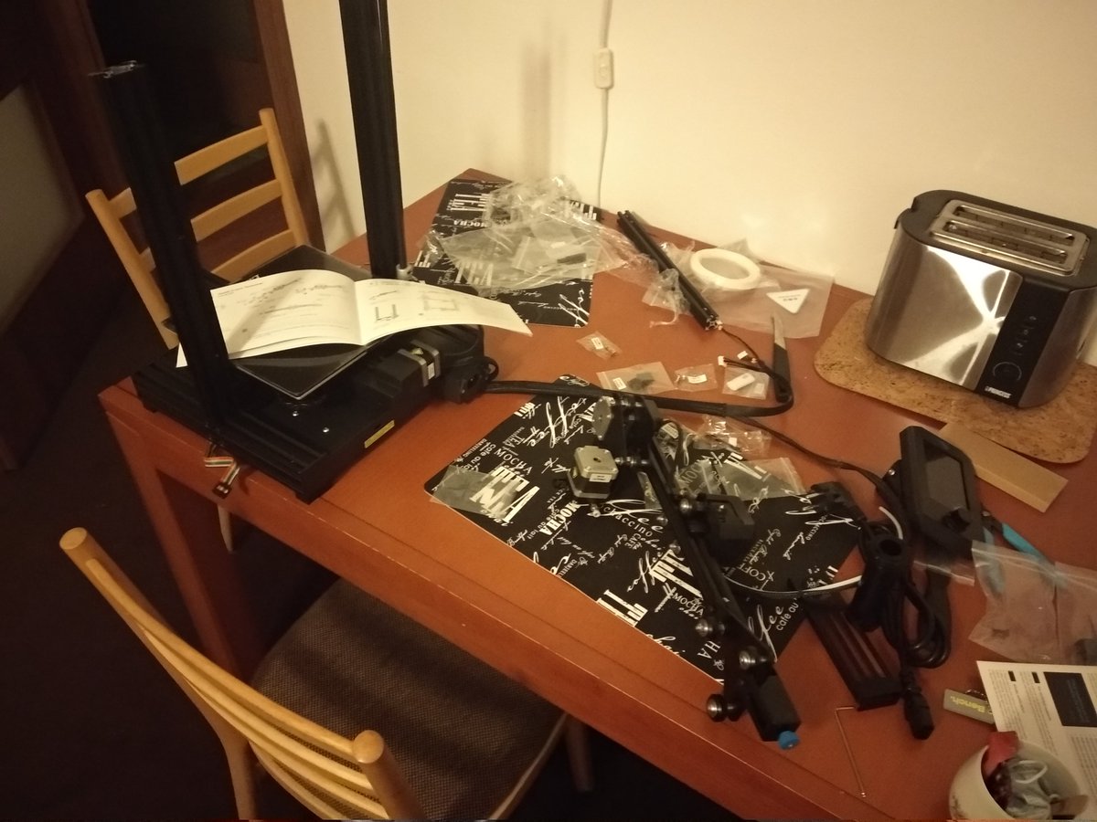 CodeWitchBella's tweet image. Today my Ender 3 V2 arrived #3Dprinting