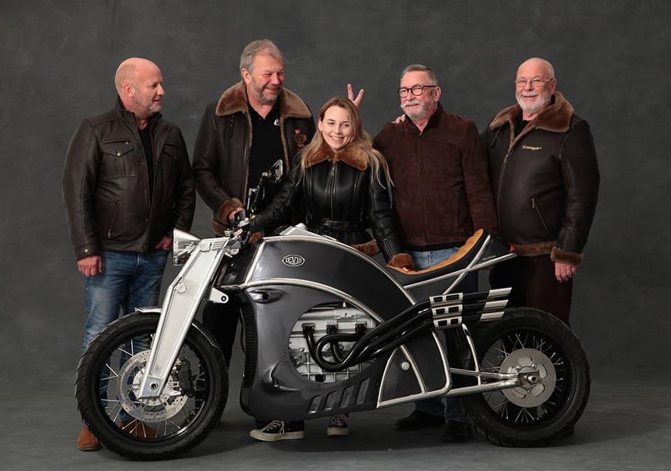 David_Redshaw's tweet photo. A few photos from the British Vintage Brands (BVB) photo shoot great two days photographing the new Levis V6 Urban Motorcycle, Levis, Sopwith, Connaught, Villiers Jackets and Bags 🇬🇧 #madeinbritain #clothingbrand #vintageclothing #motorcycles #aviation https://t.co/CrudpX7QOX