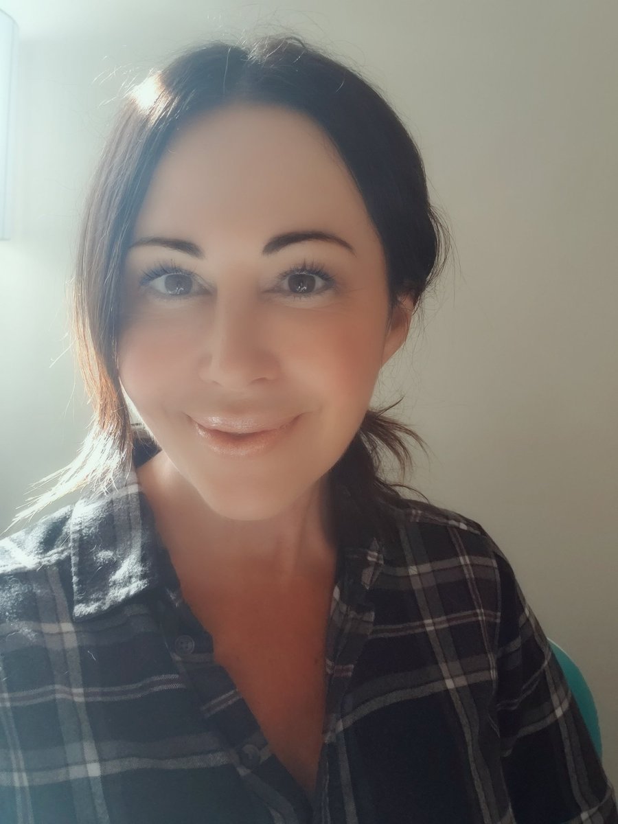 Another fantastic day of online learning in the comforts of my home with @BGSConnects and dreamy soft lighting. #YEG #CareerDevelopment #onlinelearning #todayistheday #BGSCareerVentures #jobsearch #employment #bgsconnects https://t.co/wcb5Qabr71