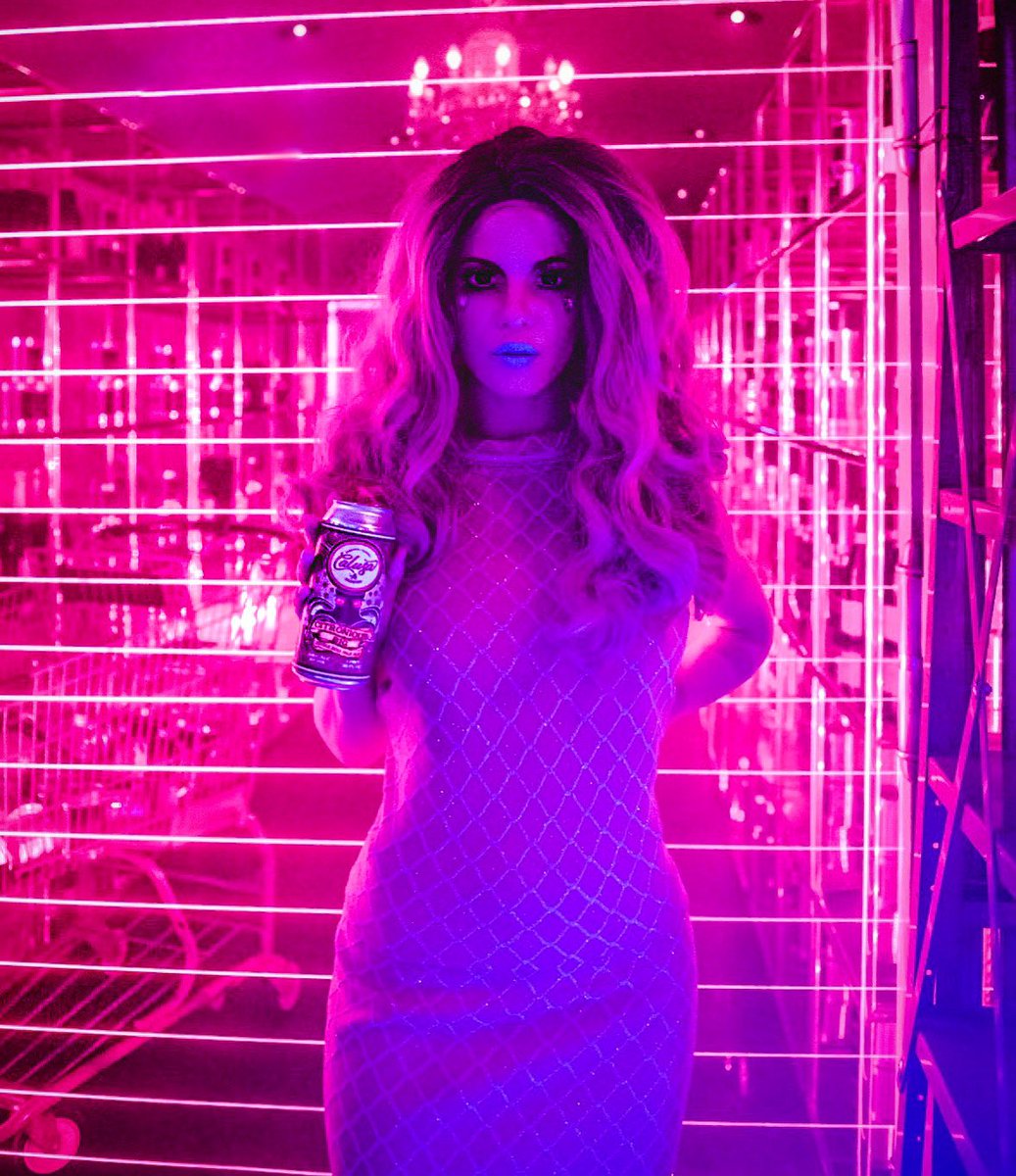 la_petite_biere's tweet photo. ALIEN QUEEN
.
https://t.co/iqzSX4mmN3
.
#quebc #montreal #vintagestyle #beerisculture #beertography #craftnotcrap #beerbabe
#beernerd #beerfashion #barbie #barbiegirl #craftbeerbabe
#craftbeergeek #craftbeerfan #craftbeerporn #craftbeerjunkie
#beerwoman https://t.co/ryI1ARQsMB