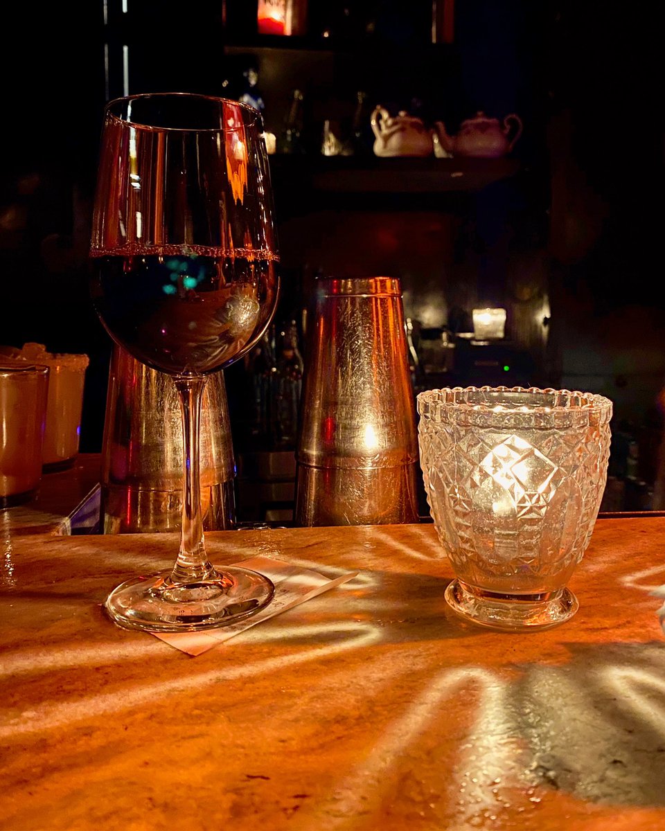 May the old wine-or-whiskey dilemma be your biggest problem today... But, if you don’t book your reservation for 𝕃𝕀𝕍𝔼 𝕁𝔸ℤℤ now, you‘re gonna have a REAL problem on your hands. Reserve your seat for #HôtelDesArtistes at BordelChicago.com 🍷🎷🥃