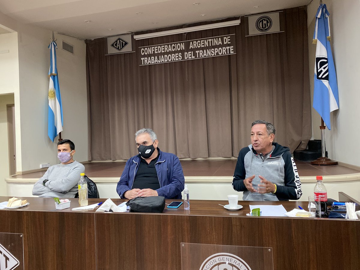 FraternidadArg's tweet photo. Nuestro conductor Omar Maturano participó hoy de la reunión de Secretarios Generales @CATT_Prensa para tratar el difícil momento q atraviesan los compañeros del #Transporte , llevando la voz de los fraternales, trabajadores esenciales que estamos haciéndole frente a la #pandemia https://t.co/Y8XdojJ3Ty