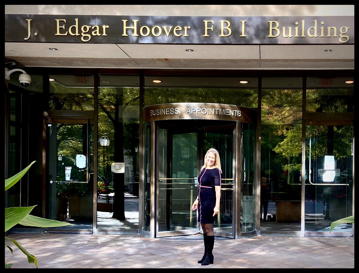lesliebooks's tweet image. Proud to speak ⁦@FBI⁩ today about the destructiveness of relationship abuse.

#feminist #metoo#speaker #whyistayed #nomore #joinonelove #dating @gdaspeakers @NCADV @noremoreorg @nnedv #survivorspeaks #loveisrespect #safenow #emotionalabuse #gaslighting #manipulation #ndvh