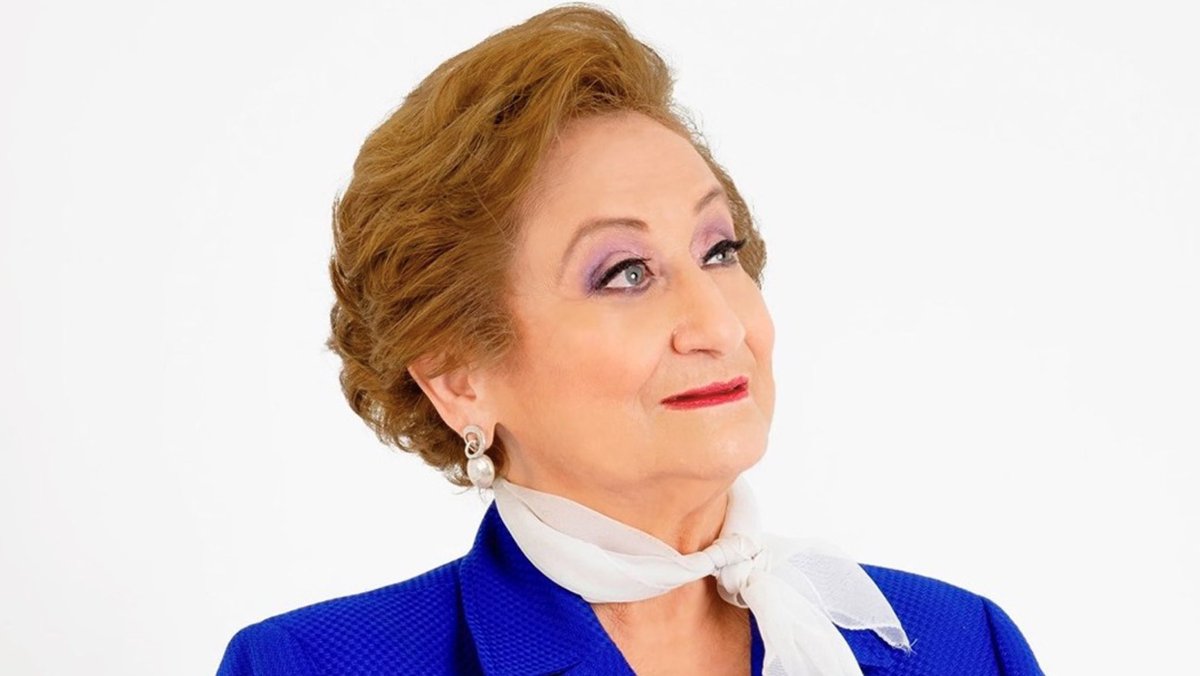 Que guapa mi tía Mile...se ve que la corrupción da...para el Photoshop 😃😅😂🤣🙈 https://t.co/ICM5udnA6l