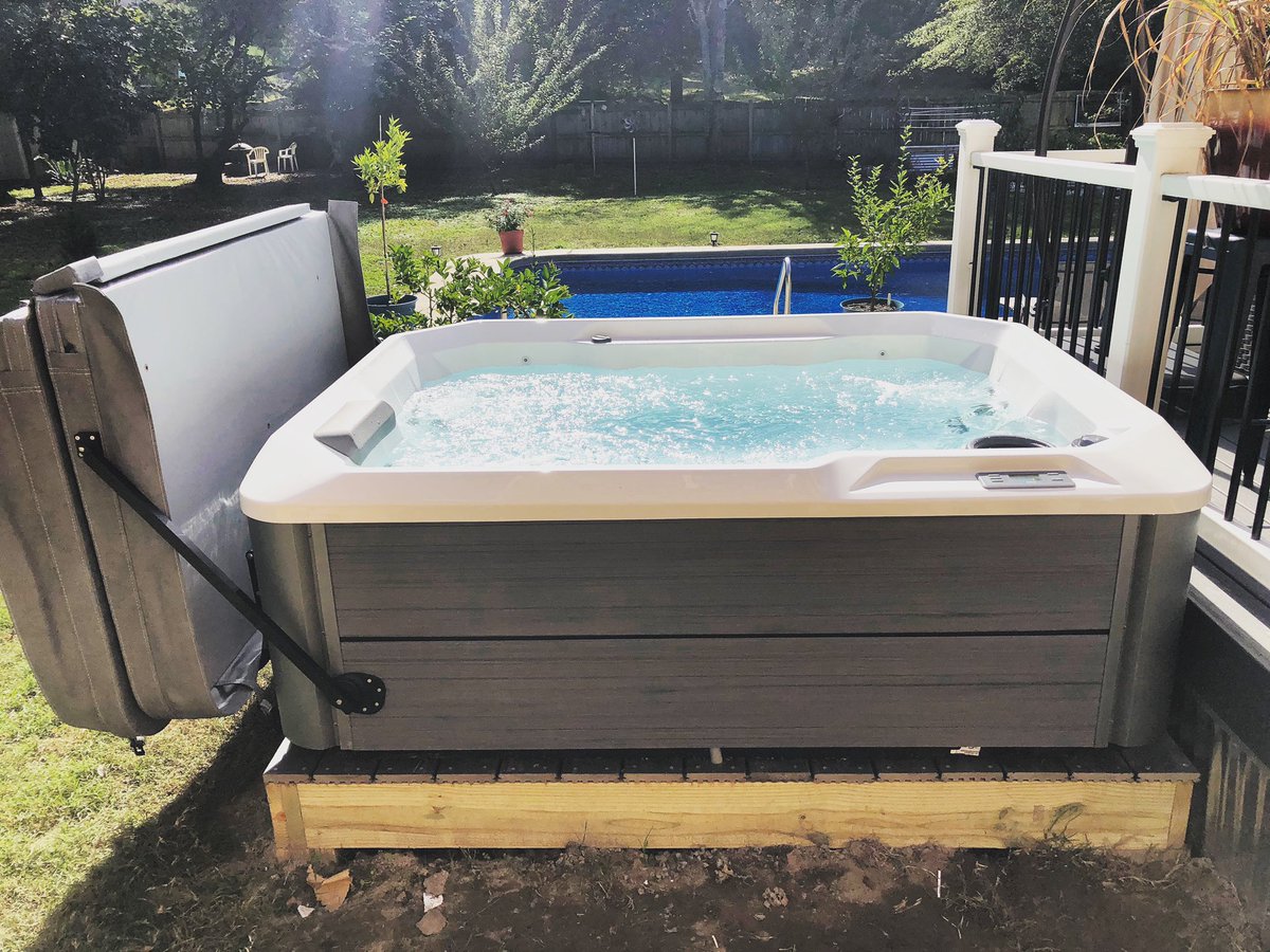 JackOliversPool's tweet image. #WellnessWednesday is complete with this Stride by @HotSpringSpas ready for hot tubbing in the Rainsborough neighborhood. Happy relaxing! #everydaymadebetter #jackoliverpools