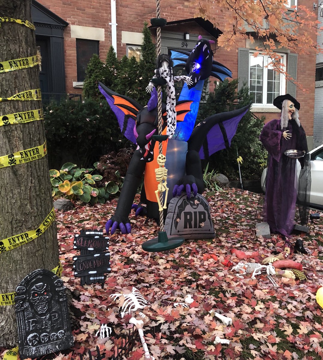 roccorossiTO's tweet photo. My neighbours have serious Halloween game! https://t.co/4gUPBcqthV