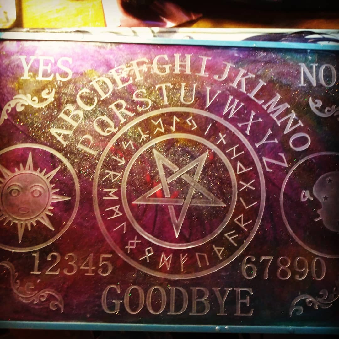 PaperMoonsStore's tweet image. All custom resin on sale until Halloween at ThePaperMoonsStore.etsy.com 🦇🎃