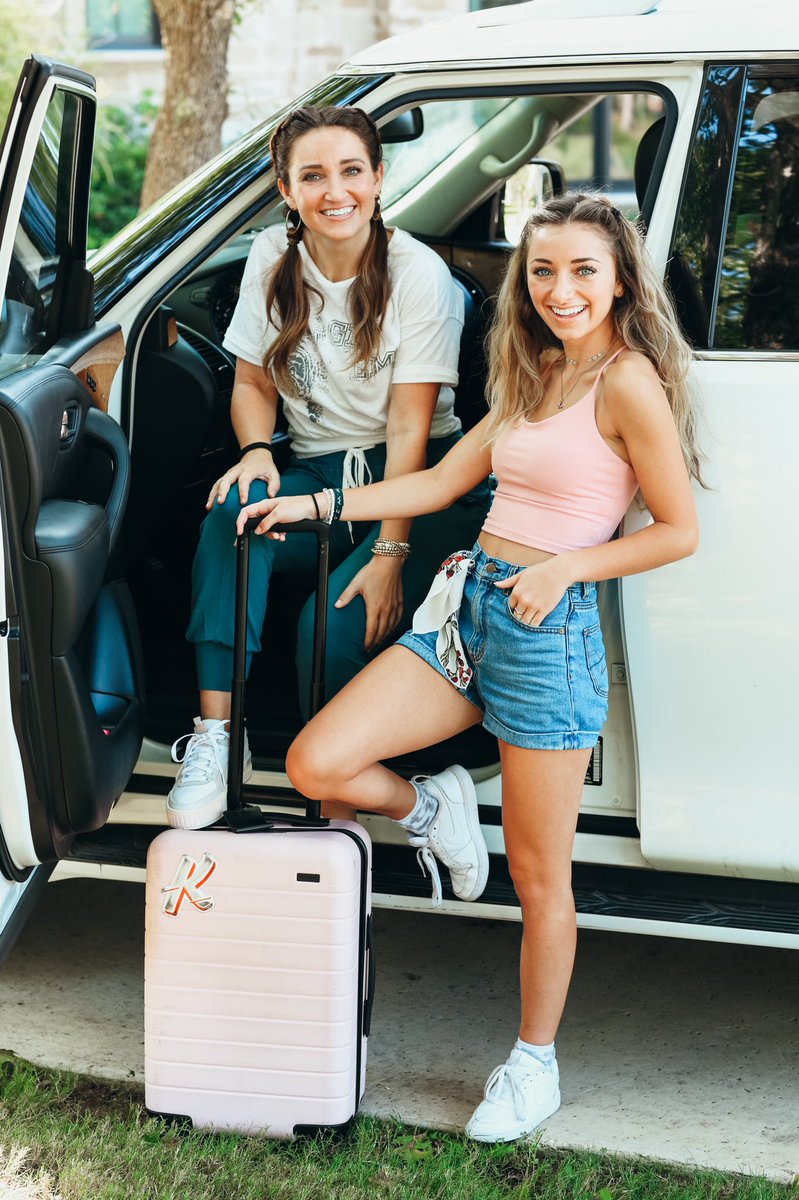 MindyMcKnight's tweet photo. I don’t know about you, but I definitely have a “road trip” hairstyle... the Double Dutch Braid! #HCVPartner
It’s cute and helps beat the heat, especially during our travels. Check out the easy, step-by-step tutorial over on the @hiclubvacations blog! https://t.co/is5g1xHKNg https://t.co/ZhjNMoj82r