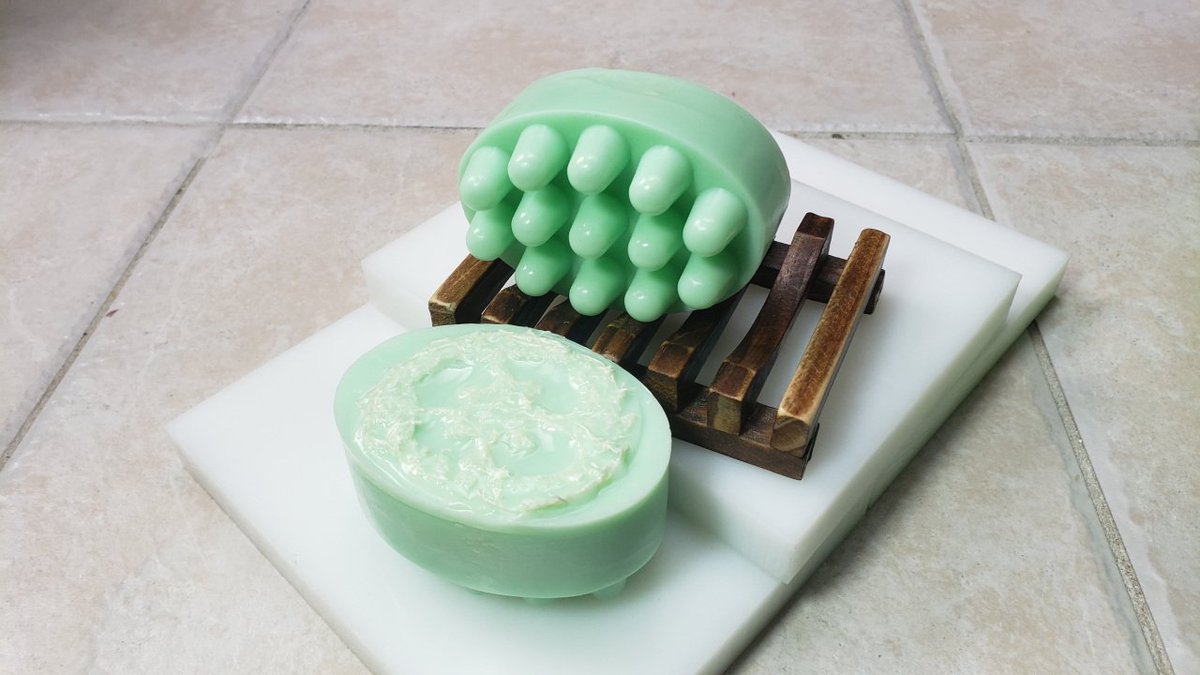 GreenValSoaps's tweet image. The Willow Massage Bar is designed to massage on one side and the other side has a loofah to scrub the away daily grime. #giftideas #giveaway #soap #soaps