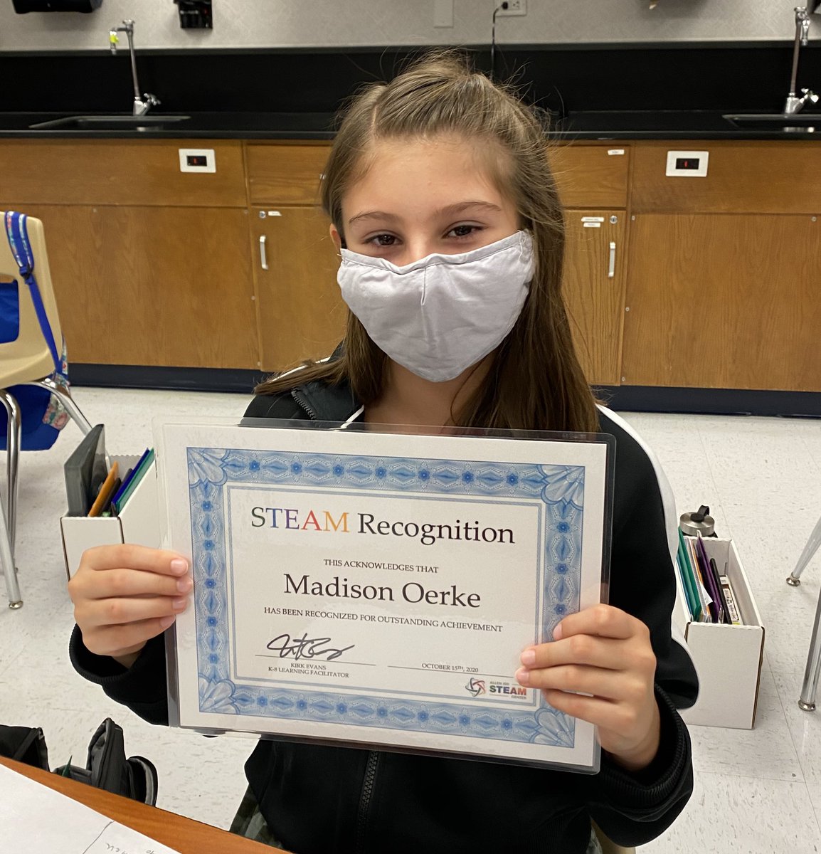 MrsSWheeler's tweet photo. @steamk8 So excited to get her certificate from the Build A Bridge Challenge. https://t.co/IUTJBxlvSp