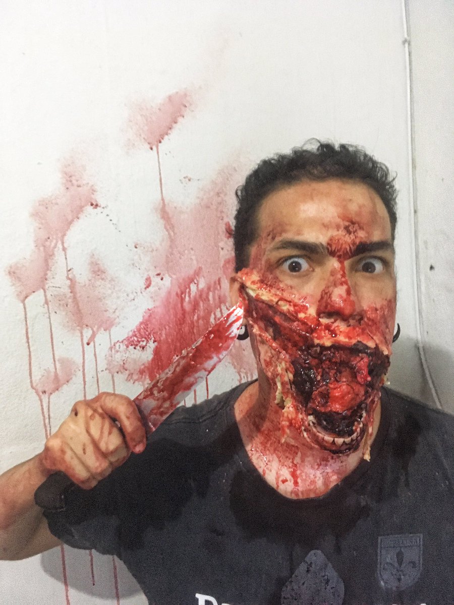 carnoficina's tweet photo. Fiz essa make para um vídeo do canal onde tento assustar algumas pessoas no #omegle.
Link do vídeo: https://t.co/yW1W64SWFB
#assustandonoomegle #omegle #sfx #sfxhalloween #sfxhalloweenmakeup #sfxgore #make #makeupgore #gore #horror #terror #halloween #horrorcolab #carnoficina https://t.co/mIrImsk1Sn