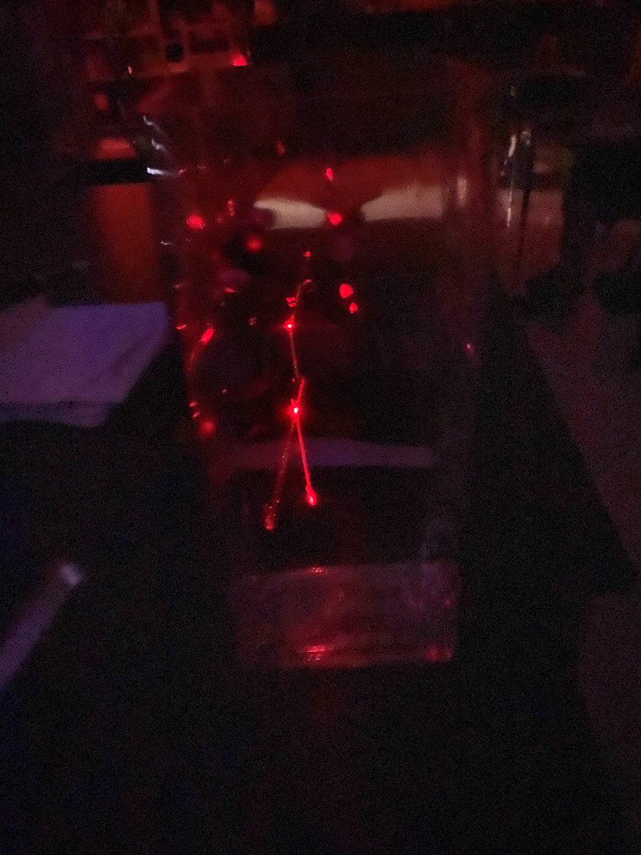 MrsSWheeler's tweet photo. 5th Graders learning about Reflection and Refraction.  @Allenlearns @AISDScience https://t.co/IqeaQDJ8ns