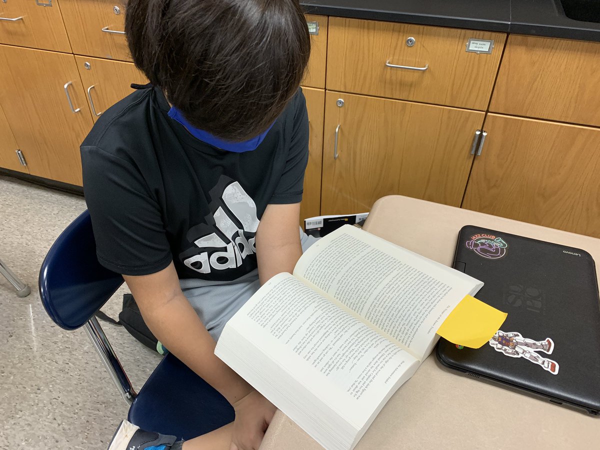 RCEMiddle's tweet photo. During #statusoftheclass📚 Mrs. Joplin’s class enjoys a mix of digital and print books for self-selected reading! #teamRCE🐾 #RCEreads📖 https://t.co/m7m3F4J6oE
