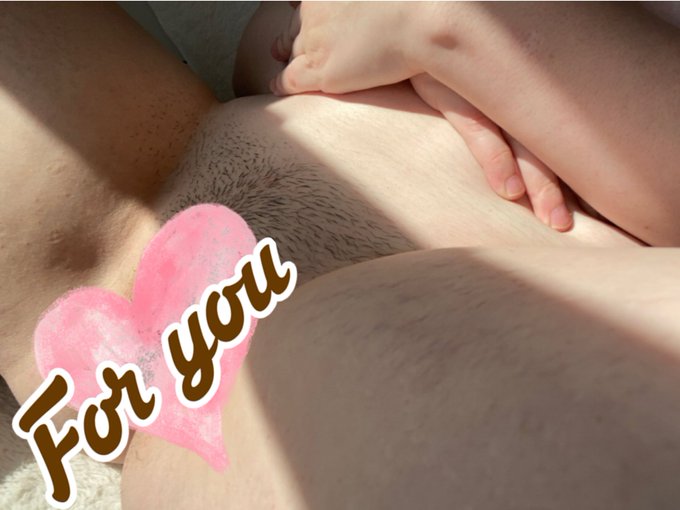 IF YOU LIKE:  ♡︎ no paywalls or PPV ♡︎ tons of messaging and interaction! ♡︎ Free clips~ ♡︎ 100s of uncensored