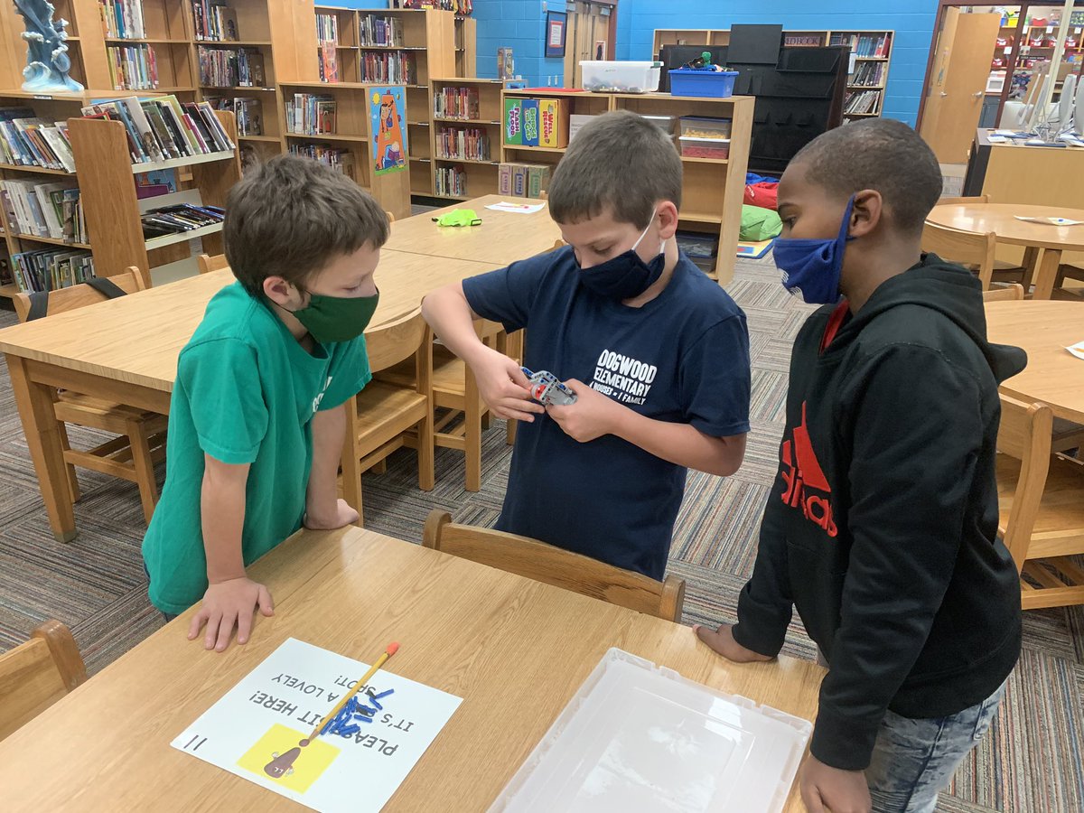 DFLLibrary's tweet photo. They’re following instructions  &amp; building robots themselves. Enjoying this new training &amp; student centered #FLL LEGO learning.  #DFL @LanaSheltonLow  @kcs_stem https://t.co/PtsZrr3vvi