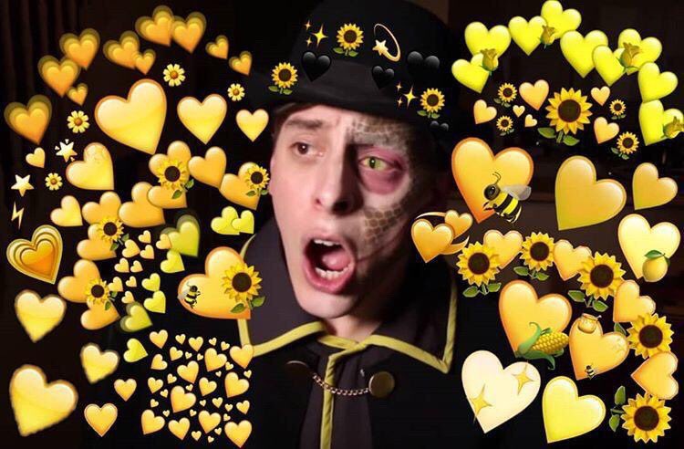 Here’s a thread of Janus photos bc I want serotonin