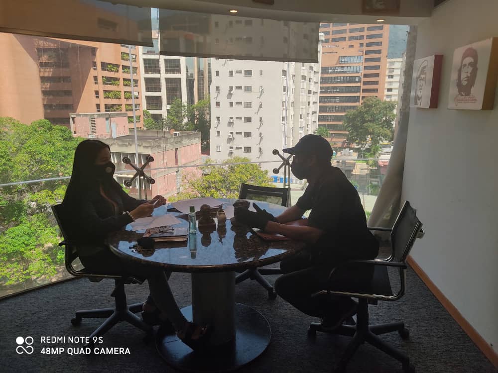 mppsp_dgcdp's tweet photo. La Directora General de #CDP @Blancoliceth continua brindando Asistencia Legal a los Familiares de los Privados de Libertad, tenemos una misión "Celeridad Procesal". #DDHH #MPPSP @mirelct @drodriven2 @NicolasMaduro @irisvarela @NestorLReverol https://t.co/hOiElMKuv2