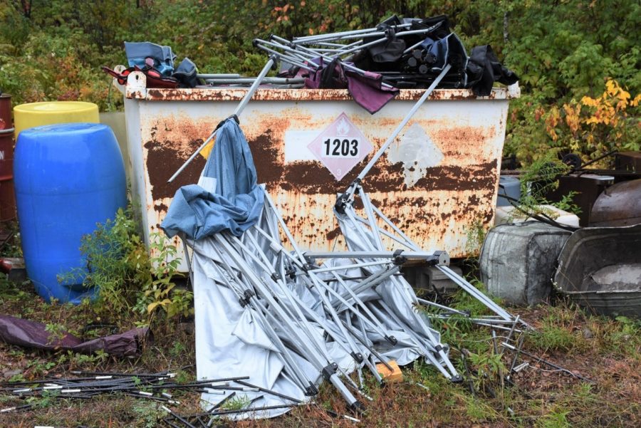 OntarioParks's tweet photo. We see a tonne of camping chairs, tents, cookware, and all sorts of other gear end up in our dumpsters. 

If you’re done with these items, consider sharing them with a friend or donating them – don’t just throw them away after a single trip. 

#actONlitter #WasteReductionWeek https://t.co/16sKKWXeKA