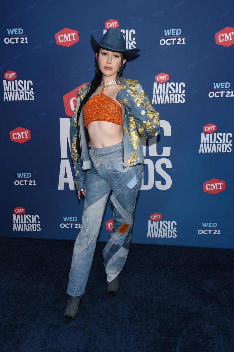 Anyone seen my heart? Pretty sure @noahcyrus just stole it on #CMTawards red carpet.
Head to @CMT right now to catch the show! π« https://t.co/ANUBkb1Se0
