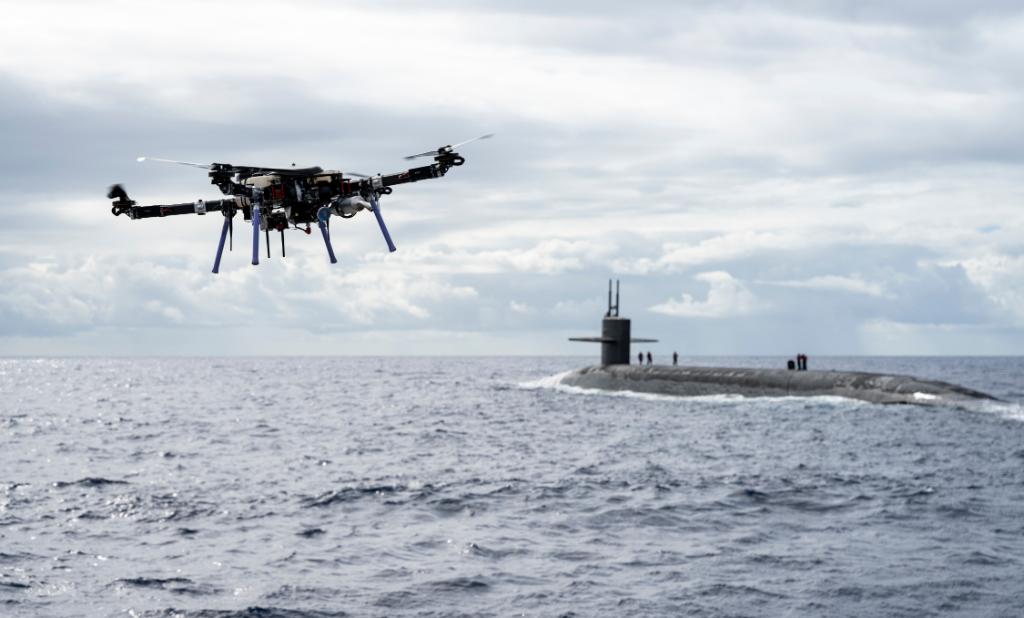 @USNavy photos of the day: #USSFreedom small boat training with @1st_Marine_Div, A Marine F-35B Lightning launches from @HMSQNLZ, #USSRoss live-fire exercise and #USSHenryMJackson conducts unmanned aerial vehicle testing. ⬇️info & download ⬇️: navy.mil/Resources/Phot…?