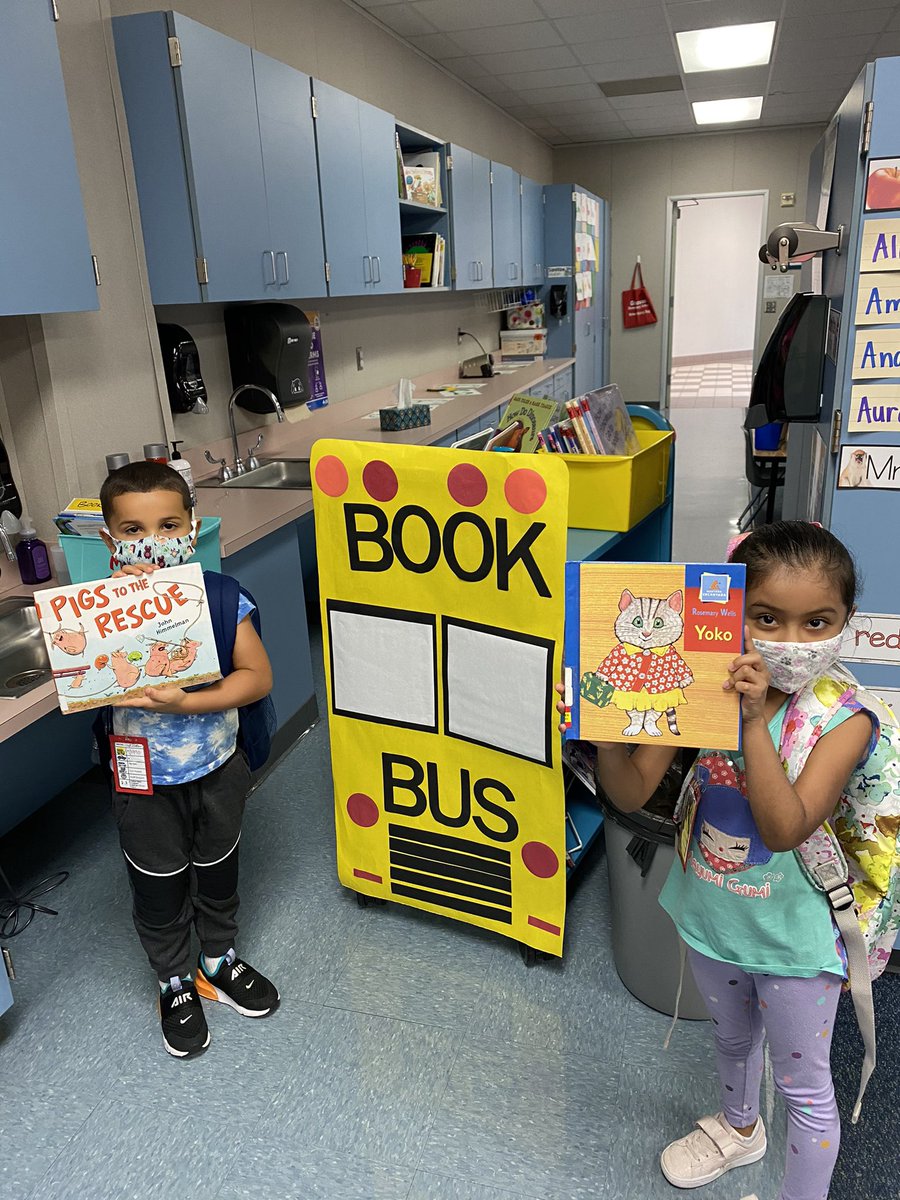 Angy_Trejo's tweet image. Ss loved checking out books from the Book Bus with @dsjonesCFISD today!! 🚌📚😍🎉 Thank you Mrs. Jones!! @GleasonTigers