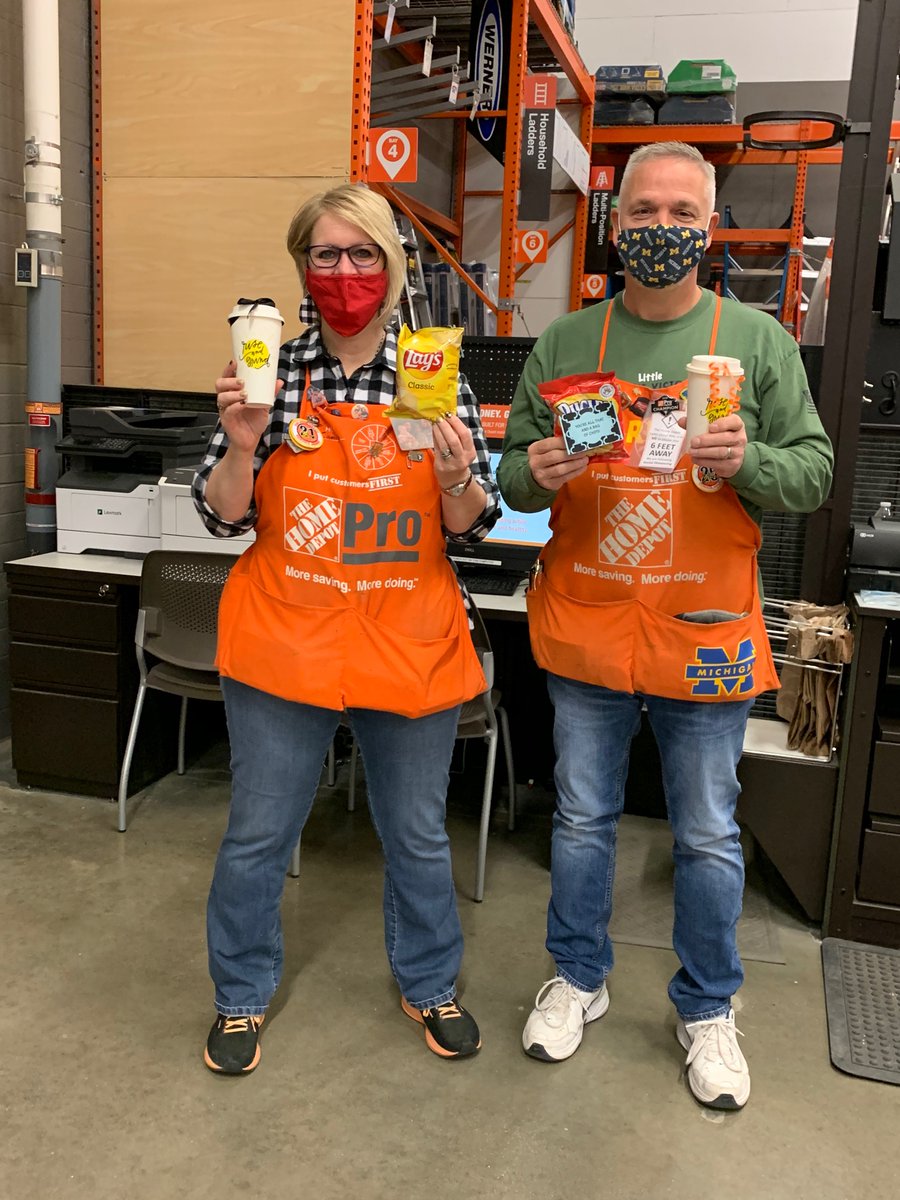 Handed out some more chips today and some other goodies! Can you see the huge smiles under the masks, I know I can! @THDWoodhaven @willdingman76 @Wes08114866 #CAM2020 #riseandgrind #maketodayamazing