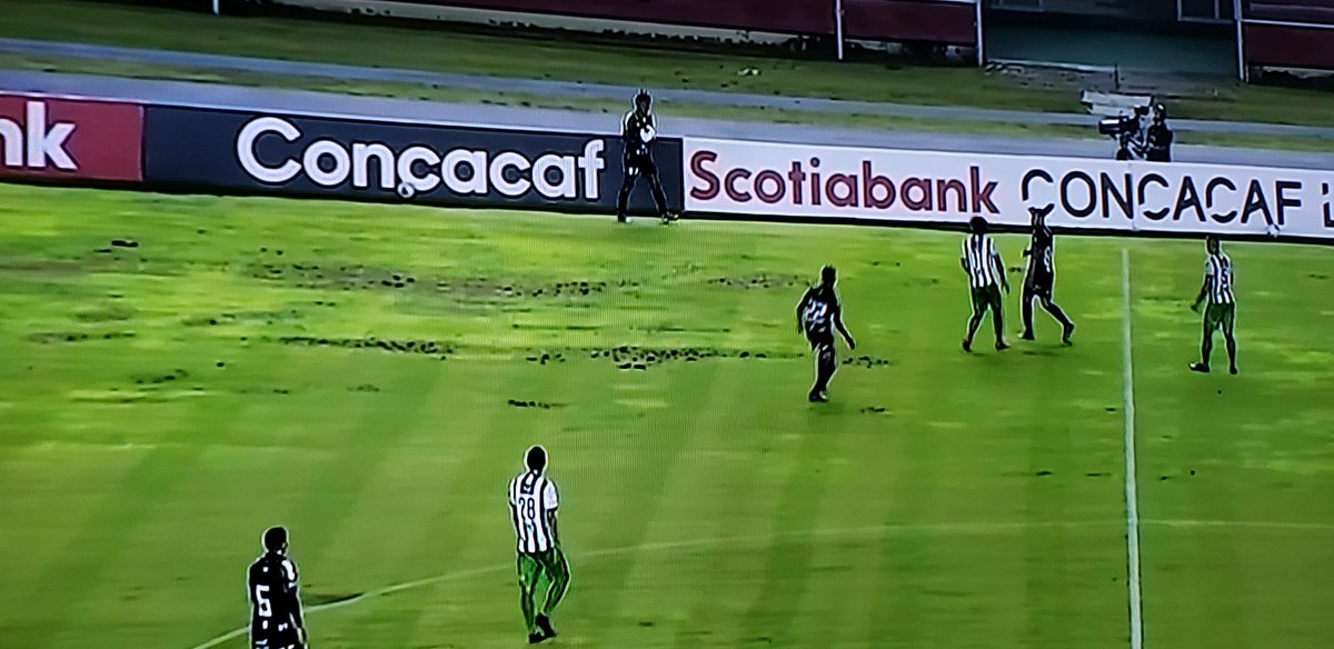 En el Rommel hubo algún concierto? 😱😱😱

Esa cancha está en pedazos‼

<a href="/mcuadra05/">Miguel Angel Cuadra C.</a> <a href="/AlexCuadra10/">Alejandro Cuadra</a> <a href="/ivanguasimo/">Ivan Rodriguez</a> <a href="/manoloalvarezc/">Manolo Álvarez Cedeñ</a>