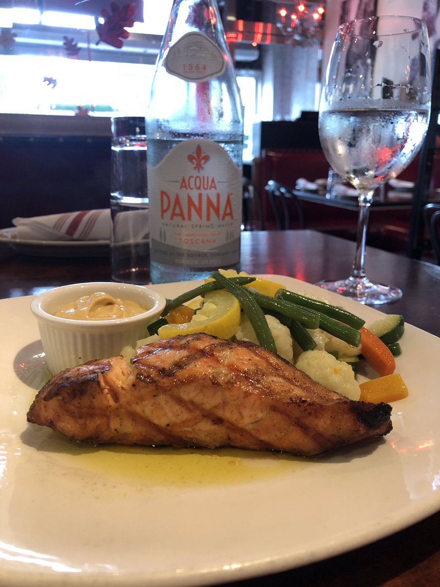 Fresh salmon and mixed veggies. It’s the perfect week for outdoor dining! #EatIn #TakeOut #Tapas #ItalianFood #HappyHour #WeAreOpen #Stamford #Connecticut #FairfieldCounty #EatLocal #BedfordStreet https://t.co/nYqhRRm46f