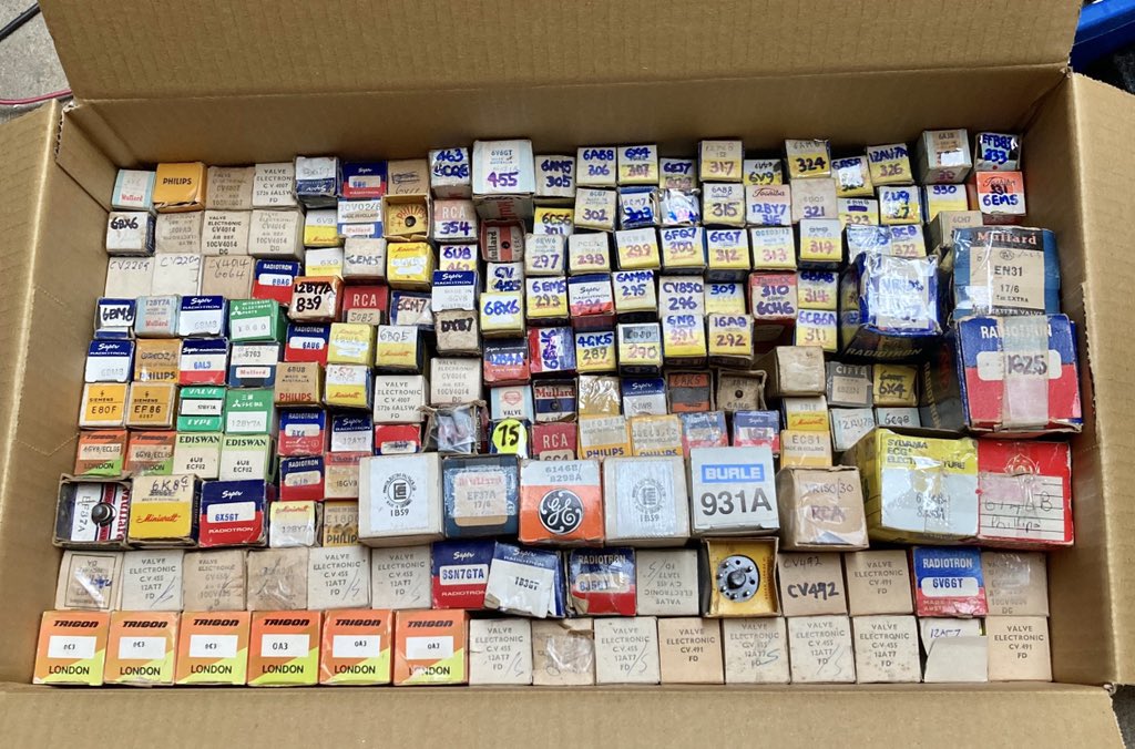 Vkthreepi's tweet photo. I do my little bit for the #environment by #repurposing bits & pieces as much as possible. This week we have taken delivery of @hellofreshAU & the meals have been #fantastic The boxes used to deliver the food are sturdy & perfect for storing #valves win-win! #hungryham #recycle https://t.co/NC3dDBq0lC