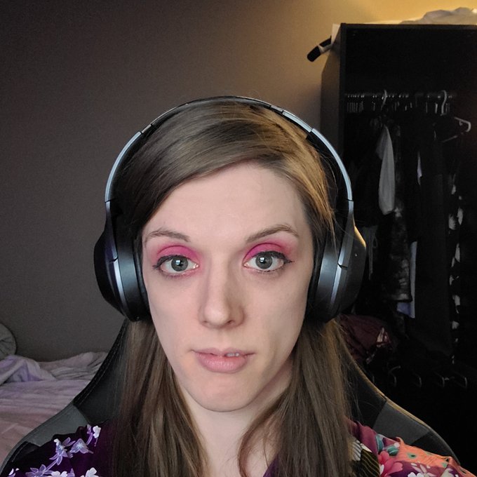 Okie, here's just the selfie now that ive calmed down https://t.co/EMSVRrZtVS