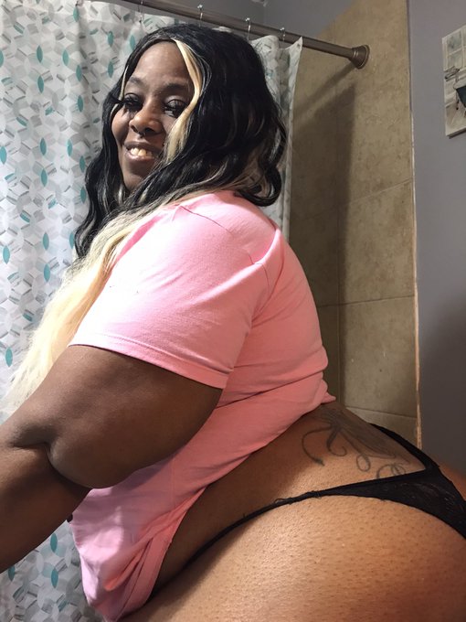 Thykey Thyke https://t.co/3ejWKlSt64<a href="/tag/chicago"class="tags"><span>#chicago</span></a><a href="/tag/naturalbeauty"class="tags"><span>#naturalbeauty</span></a><a href="/tag/queen"class="tags"><span>#queen</span></a><a href="/tag/outdoors"class="tags"><span>#outdoors</span></a><a href="/tag/poisonivy"class="tags"><span>#poisonivy</span></a>