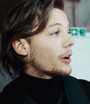 louis tomlinson being prettier than all of us; a necessary thread