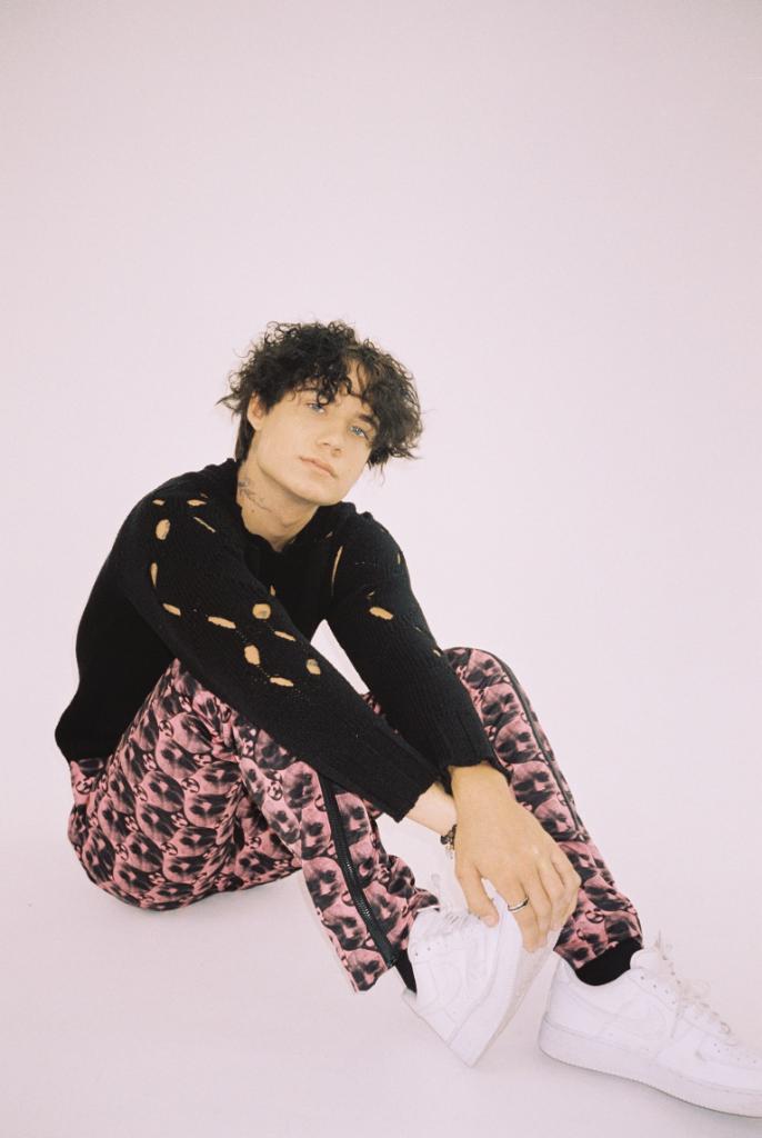 We know what we'll be blasting #TONIGHT. Hear @jadenhossler's brand-new single "Tonight" now: https://t.co/DZrYtOfG2k https://t.co/xpAXTCrBSX