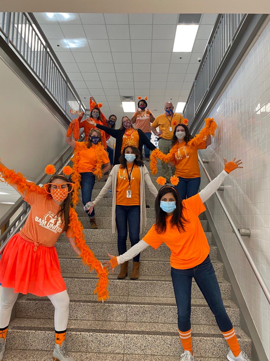 BamCounselors's tweet image. @rdawson2213 @kellie_koptish @rhrimmel @LcpsSharma @PsychJackson and the BAM counselors showed up for Unity Day!! #CLIMBtoUnity 🧡🐻