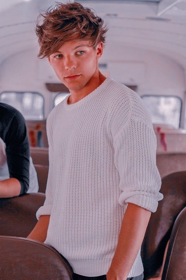 louis tomlinson being prettier than all of us; a necessary thread