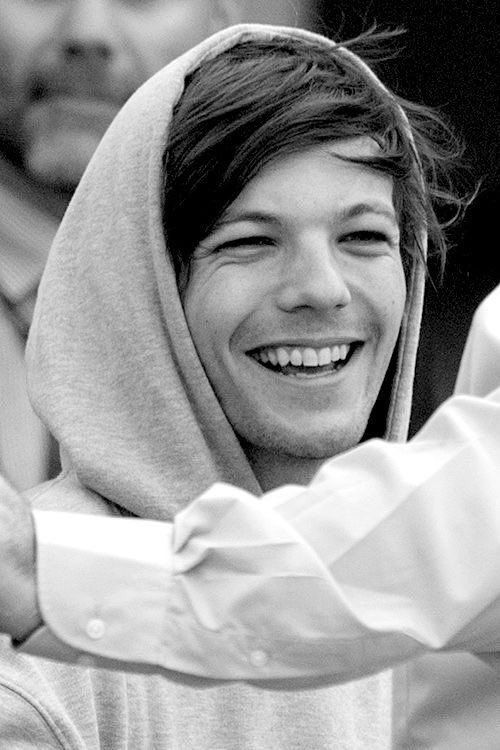 louis tomlinson being prettier than all of us; a necessary thread