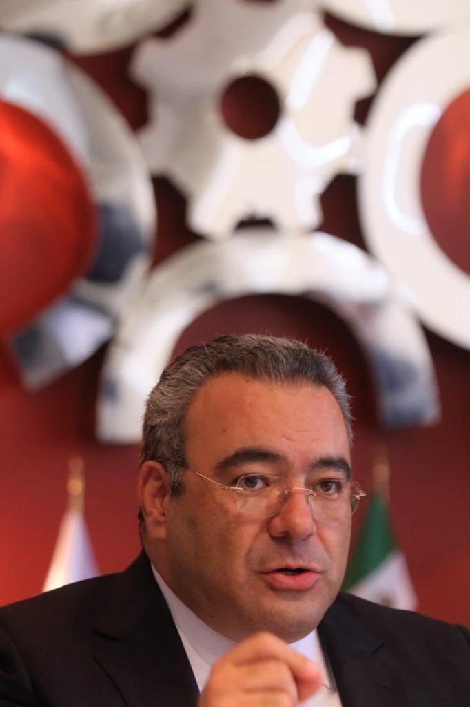 #CONCAMIN firmó Convenio de Colaboración con la @ProcuFiscal, el cual permitirá a las empresas industriales acceso a orientación e información para el correcto ejercicio de sus responsabilidades fiscales. 
📸El Procurador, <a href="/cromero_aranda/">Carlos Romero Aranda</a>, en el acto de firma.