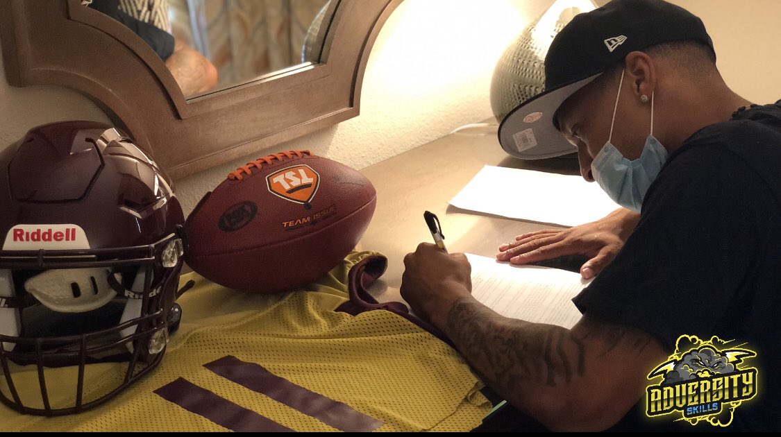 DeriusJones101's tweet photo. Extremely Grateful to be signing with the Conquerors of @TheSpringLeague for their Pro developmental season being hosted on @foxsports October 27th. I’m so thankful @CoachJuneJones gave me an opportunity. https://t.co/COB4Ovl20f