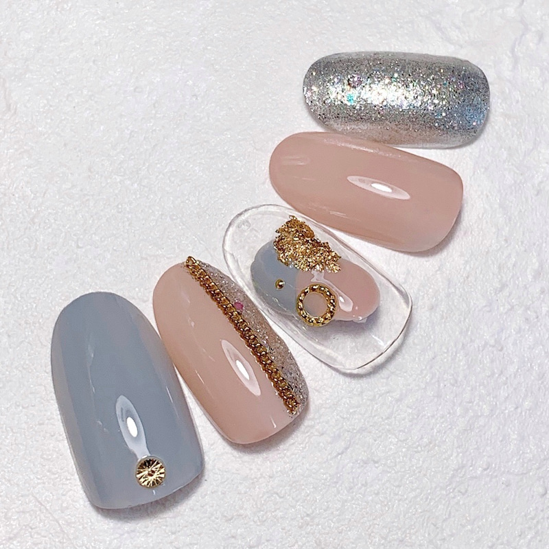 Orly Japan 世界３大ネイルブランド ピンクベージュ グレーの 落書きネイル 秋冬といえばグレーネイル が映える季節ですが かわいいピンクベージュとあわせるとほんのり温かみを感じる上品で可愛いネイルになります レシピはブログで公開中です