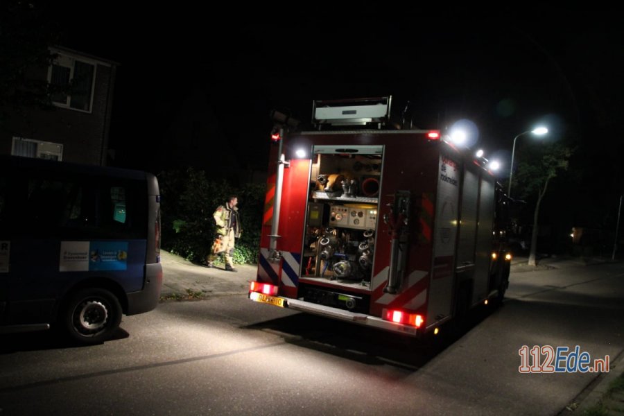 Rook bij 'woningbrand' in #Lunteren blijkt stoom. 112Ede.